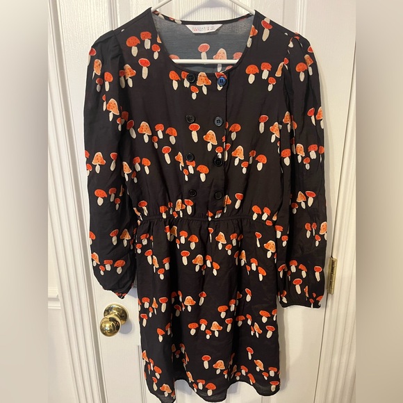 Adorable black long-sleeved dress with mushroom print size small - Picture 3 of 8